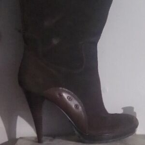 G by Guess Brown Heeled Boots Sleek Design